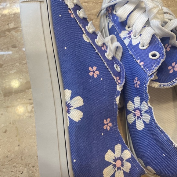 Flowered tennis style shoes. Please see size comment in description - Picture 2 of 6